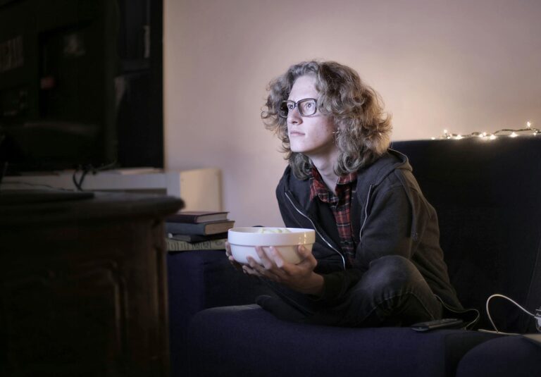 How to Plan a Perfect Screen-Light Evening at Home